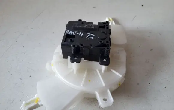 Toyota RAV 4 (XA50) A/C air flow flap actuator/motor 0638002031