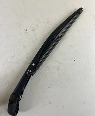 Rear wiper blade arm