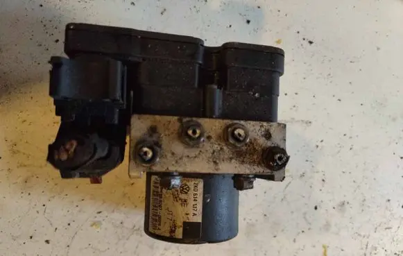 Volkswagen Caddy ABS Pump 2K0907379A 00009496E2 10097003173