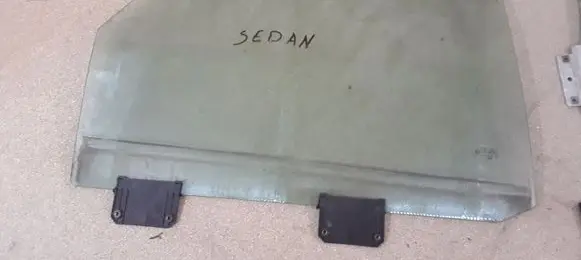 Ford Scorpio Rear door window glass E143R001057