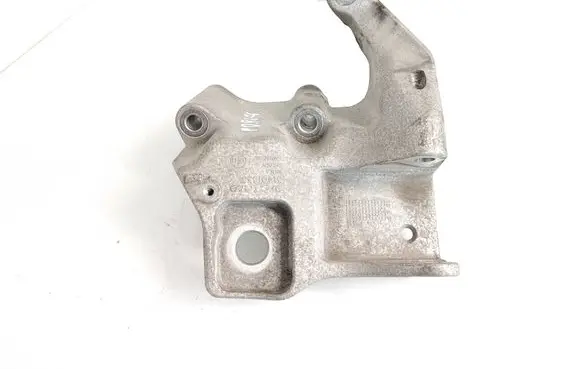 Volvo V70 Engine mounting bracket 31401633