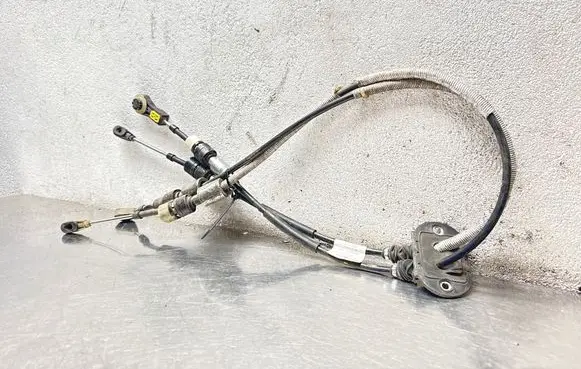 Volvo V70 Gear shift cable linkage 31302106