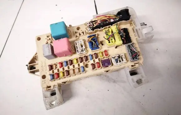 Toyota Corolla Verso AR10 Fuse box set 892210f010 89221-0f010