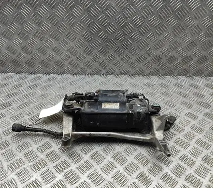 Porsche Cayenne (9PA) Air suspension compressor/pump 95535890101 15100050192