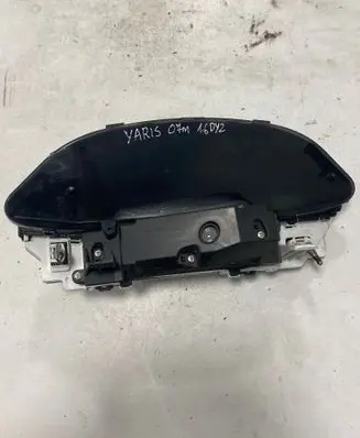 Toyota Yaris Speedometer (instrument cluster) 838000D630 MB4573003146