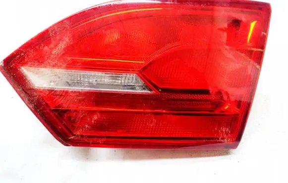 Volkswagen Jetta VI Tailgate rear/tail lights f00htv4022