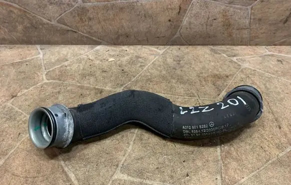 Mercedes-Benz C W204 Engine coolant pipe/hose A2125018282
