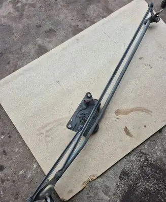 Front wiper linkage and motor