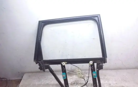 Volkswagen Touareg I Rear window lifting mechanism without motor 7L0839462D