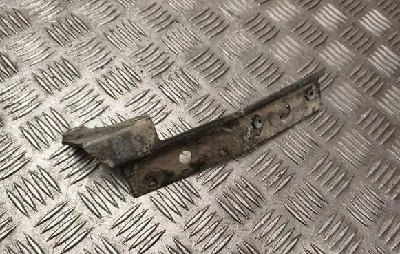 Mercedes-Benz 250 280 W108 Engine mounting bracket