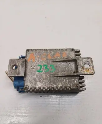 Mercedes-Benz A W168 Coolant fan relay A0235456832 E5001004