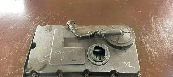 Volkswagen PASSAT B6 Rocker cam cover 03G103475