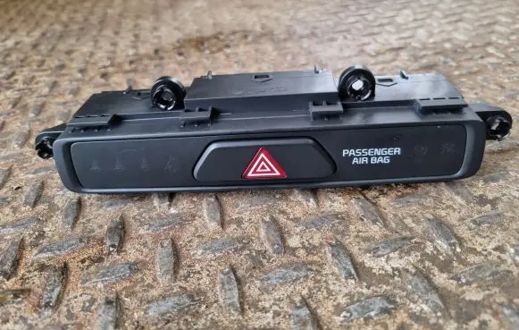 KIA Sportage Hazard light switch 95960F1000