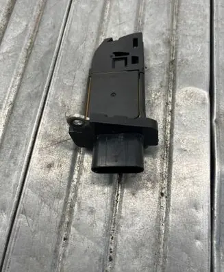 BMW 5 F10 F11 Mass air flow meter 7804150 105038