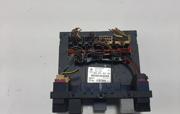 Volkswagen Golf V Fuse module 3C0937049AJ