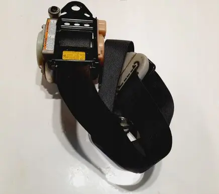 Suzuki Grand Vitara II Front seatbelt