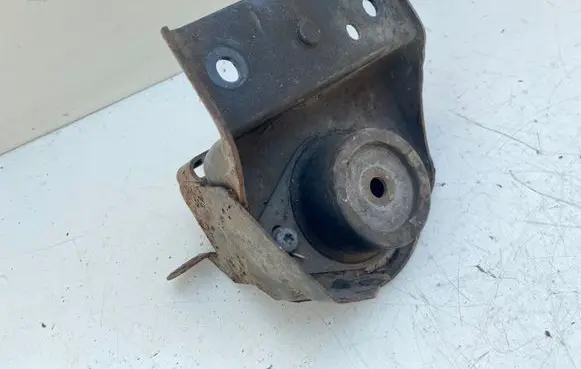 Peugeot 806 Engine mount bracket 960433880