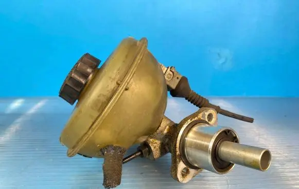 Audi A6 S6 C4 4A Master brake cylinder 8D0611301