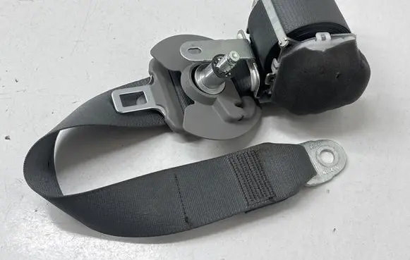 Toyota Highlander XU50 Rear seatbelt Q076201 0643023