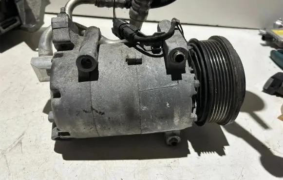 Ford Kuga II Air conditioning (A/C) compressor (pump) FV4119D629DC