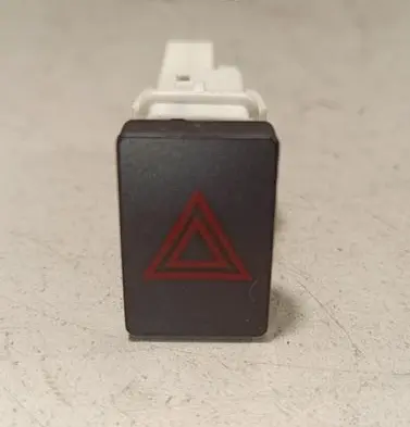 Nissan Qashqai+2 Hazard light switch 0H011
