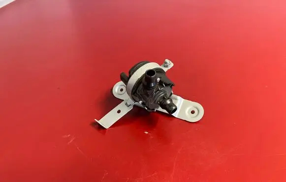 BMW X3 G01 Electric auxiliary coolant/water pump 9147359 8625682