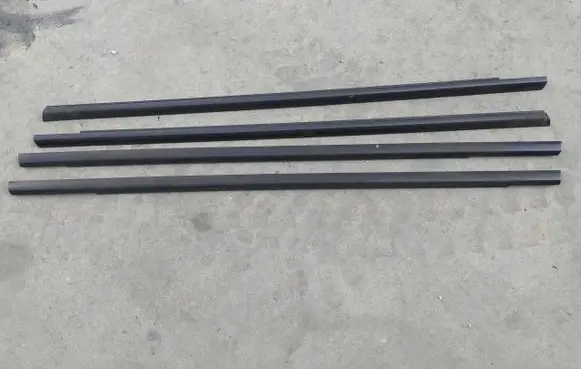 Volvo V70 Rear door windshield rail 