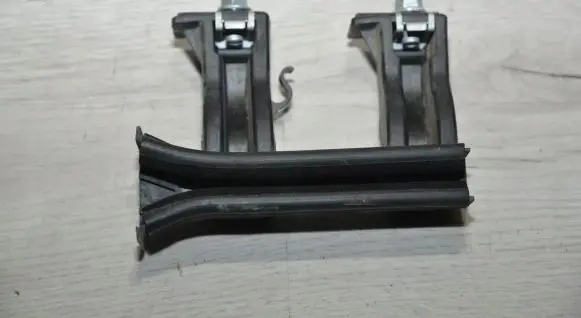 Peugeot Partner Front door windshield rail 