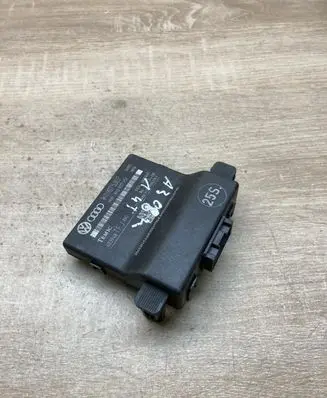 Audi A3 S3 8P Gateway control module 1K0907530P 1K0907951