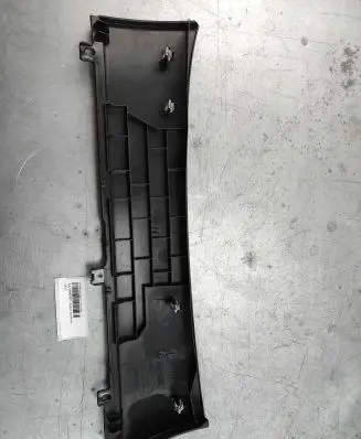 Dashboard glove box trim