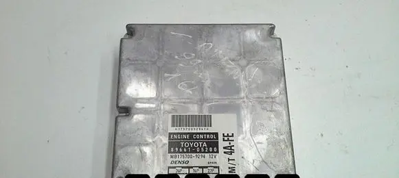 Toyota Avensis T220 Engine control unit/module 89661-05200