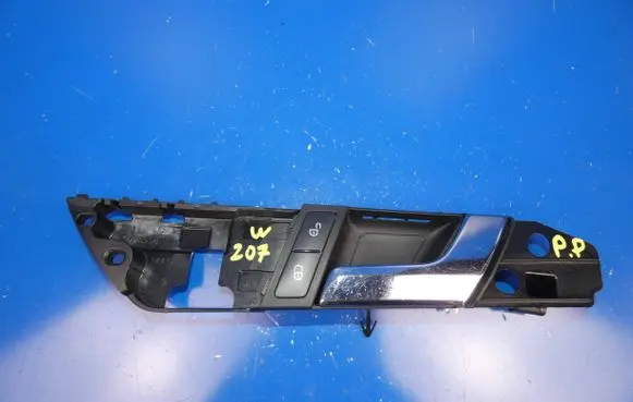 Mercedes-Benz E A207 Front door interior handle