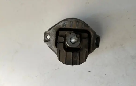 BMW 5 E60 E61 Engine mount bracket 676260804