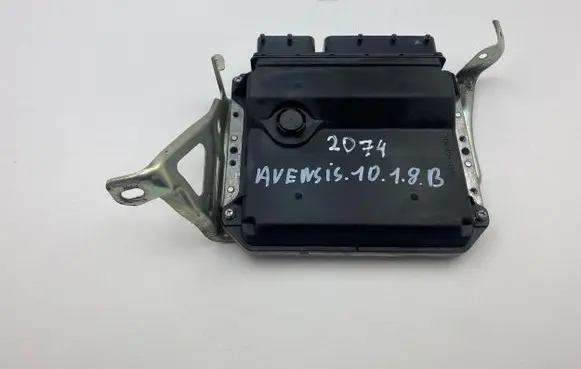 Toyota Avensis T270 Engine control unit/module 8966105E01 MB2754001160