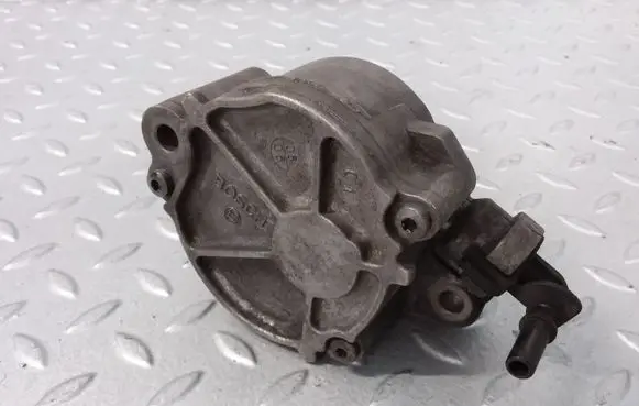 Ford Focus Vacuum pump D1562C1 D1562C12802P