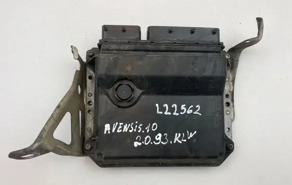 Toyota Avensis T270 Engine control unit/module 8966105D20 MB2759000171