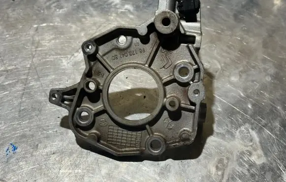 Peugeot 308 Fuel pump bracket 9817304180