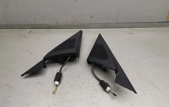 Front door high frequency speaker