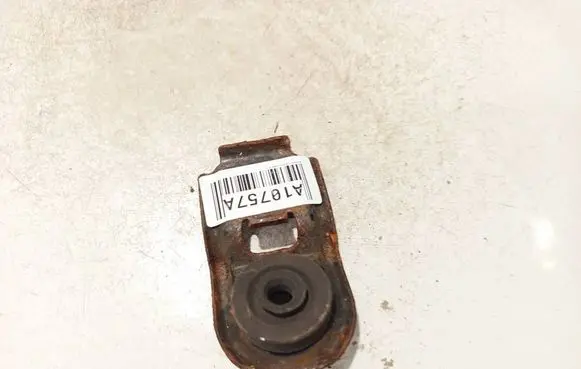 Subaru Legacy Radiator mount bracket 