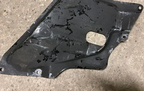 Mitsubishi Pajero Sport I Fuel tank bottom protection 