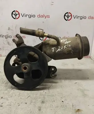 Toyota Yaris Power steering pump 52020