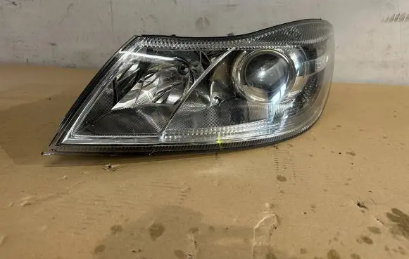 Skoda Octavia Mk2 (1Z) Headlight/headlamp 1Z1941015FADAM 1Z1941015F 1EL24705201