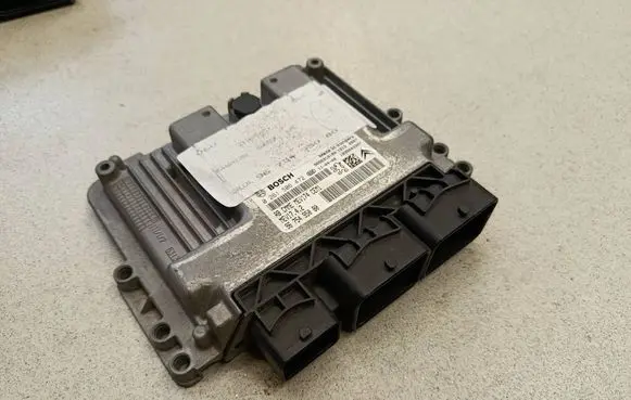Peugeot 208 I Engine control unit/module 9666319180 9675495080 0261S06472