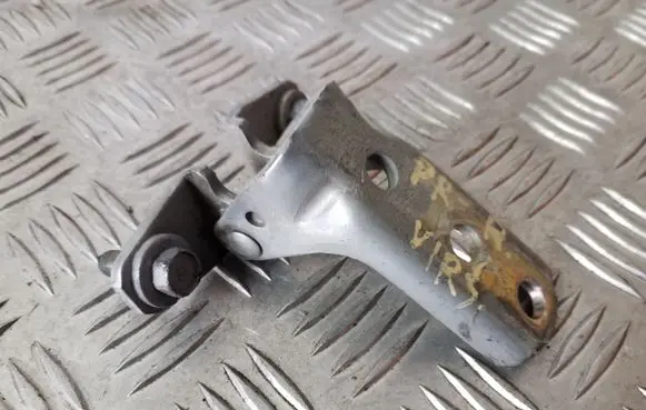 Mitsubishi Grandis Front door upper hinge