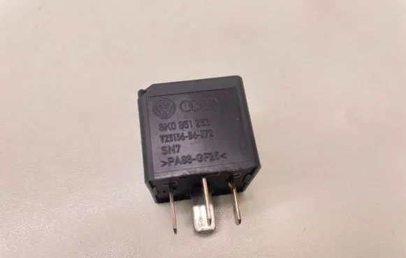 Skoda Fabia Mk2 (5J) Other relay 8K0951253 V23136B6X72