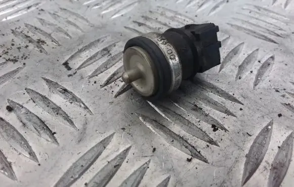 Renault Scenic I Coolant temperature sensor 7700105087 H110664