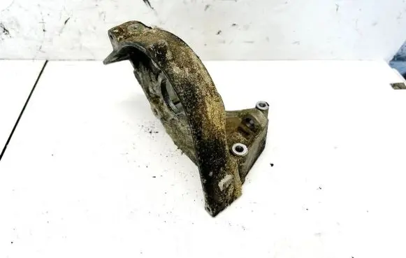 Citroen Xsara Picasso Engine mounting bracket
