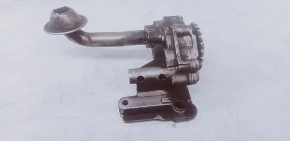 Volkswagen Touran I Oil pump 03G115105 00398174