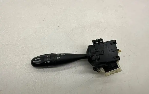 Toyota Yaris Light switch 173682