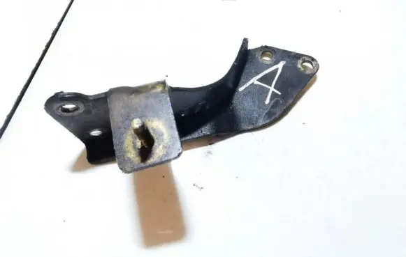 Nissan Almera Tino Engine mounting bracket